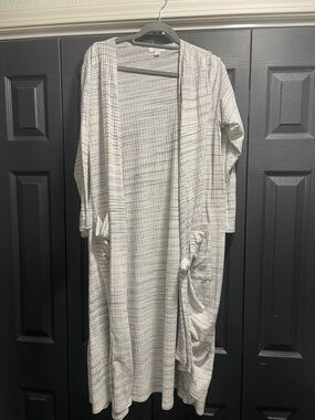 LuLaRoe Light Gray & White Striped Open Cardigan